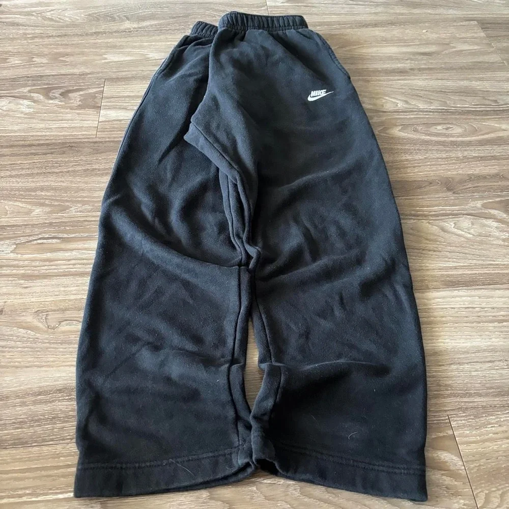 Vintage Y2K/2000s Black Nike Streetwear Essential Sweatpants! Size M